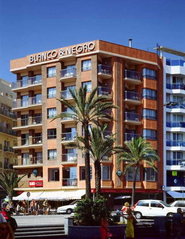 Blanco Y Negro Apartments Lloret de Mar Bagian luar foto